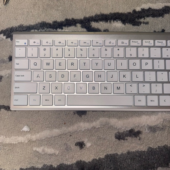 iCleverMulti device  IC-GK03 Bluetooth wireless keyboard. White/Silver - Picture 15 of 16
